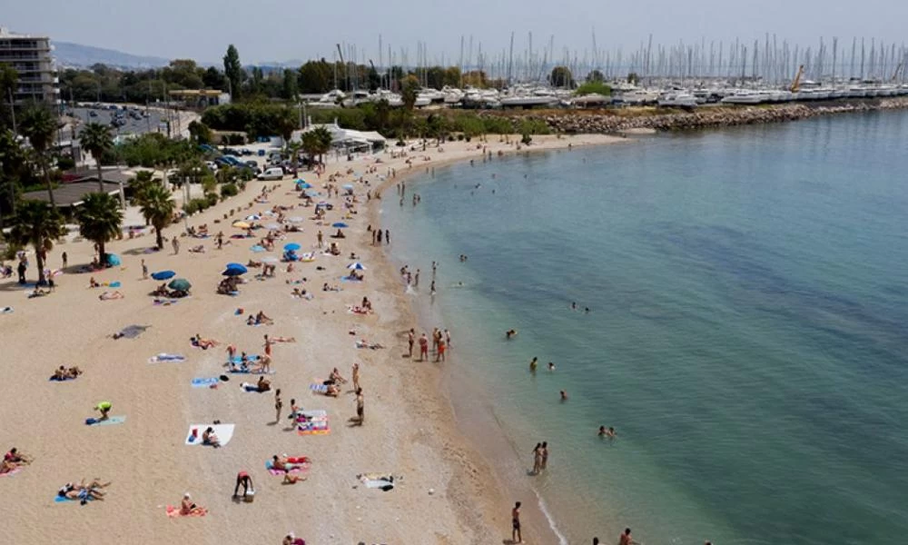 Η άνοιξη ήρθε νωρίτερα φέτος - Όλοι βγήκαν στις παραλίες
